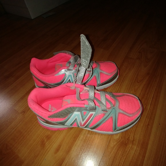 New, unworn New Balance sneakers size 3 - Picture 3 of 5